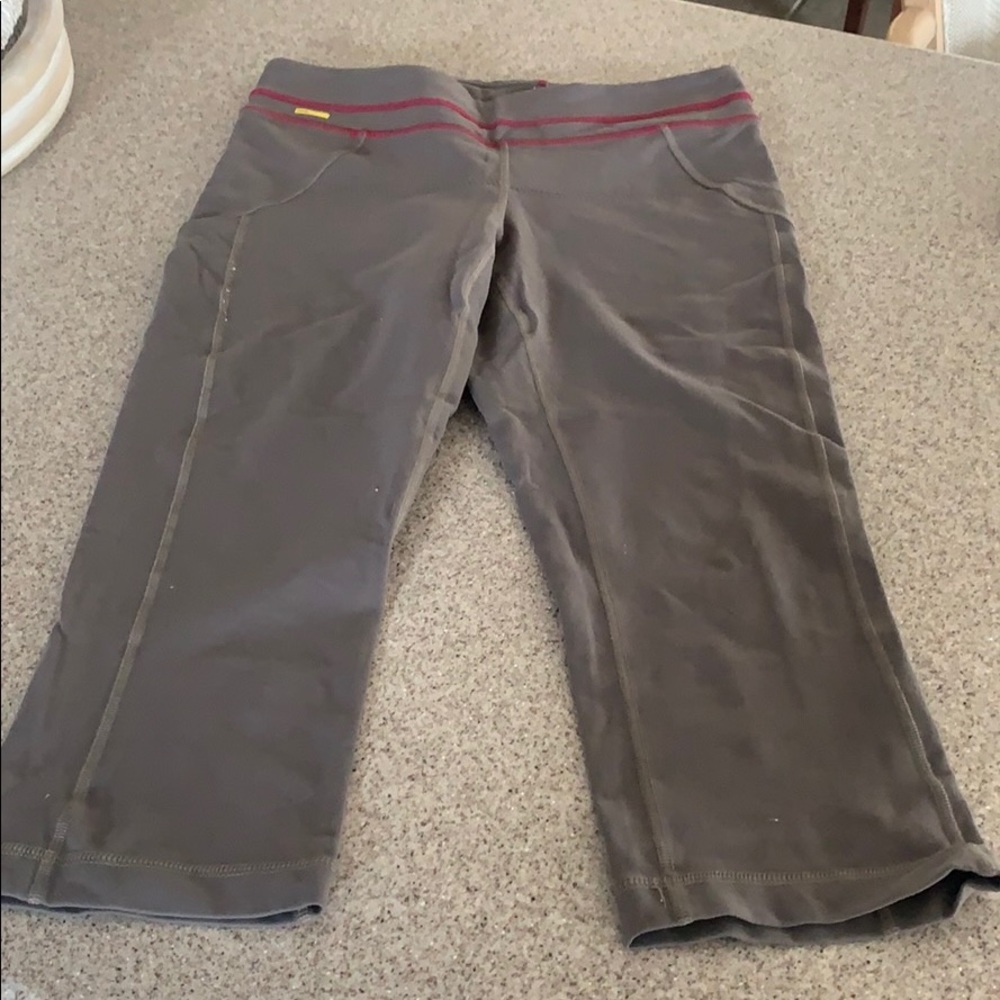 Lole Women's Gray Capri Leggings with Pink Waistband Trim